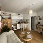 Quiet 2-Room Apartment In Paris