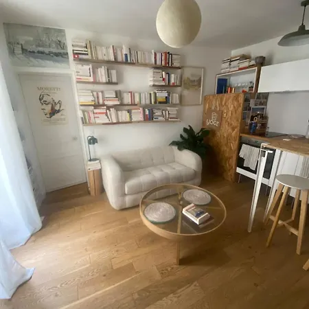 Quiet 2-room In Paris